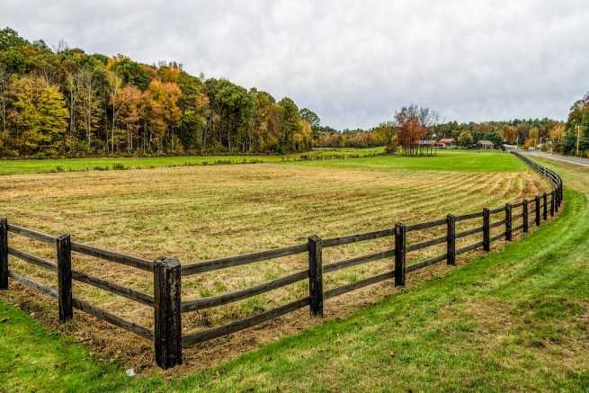 Dzierżawca jako inwestor, czy pozwolenie na budowę siedliska przechodzi na działkę?